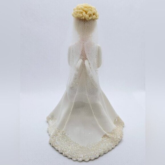 Avon The Kneaded Angel Bride Figurine By Carol Graziano. - Picture 4 of 8